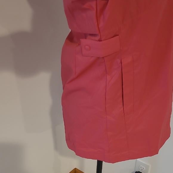 Columbia Pink Ski Jacket with Hood and Lightweight Design - Picture 5 of 9